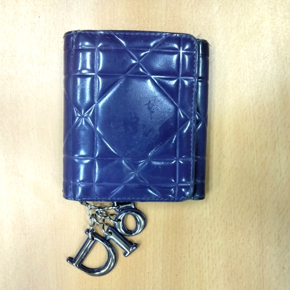 Authentic Christian Dior Lady Dior Bifold Patent Leather Wallet in Purple 💜 - Picture 5 of 16